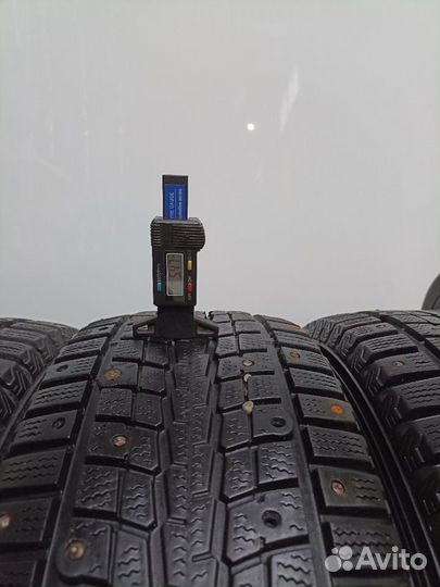 Dunlop SP Winter Ice 01 215/65 R16