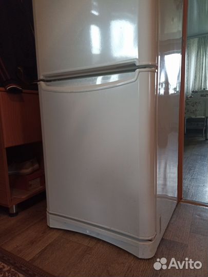 Холодильник indesit