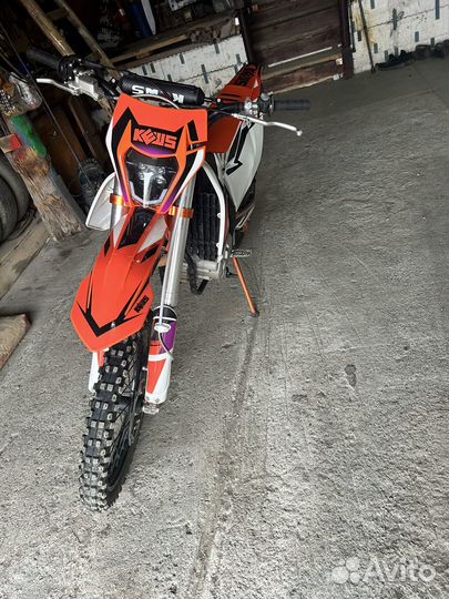 Кроссовый kews