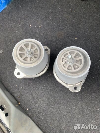 Подушка двигателя touareg 10