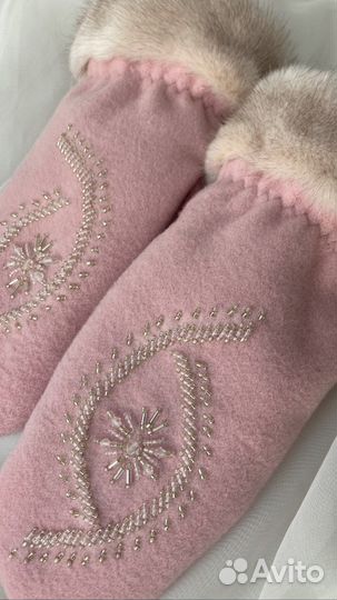 Варежки кашемировые меховые розовые с вышивкой
