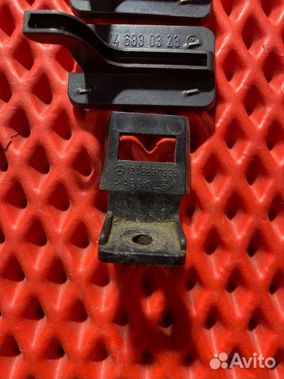 Кронштейн площадки МКПП Mercedes-Benz w124