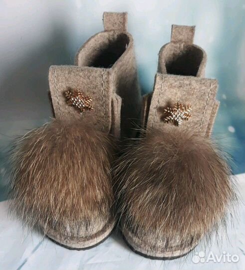 Парные меховые помпоны