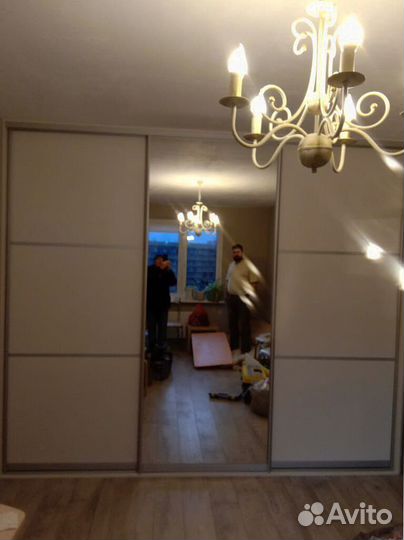 Шкаф с зеркалом