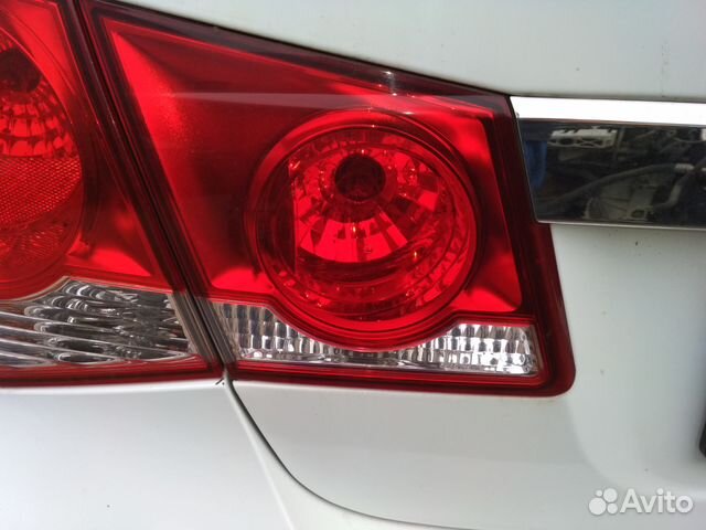 Фонарь левый внутренний Шевроле Круз седан