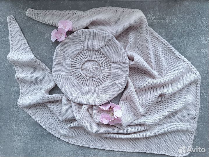 Комплект вязаный женский бактус шапка берет варежк