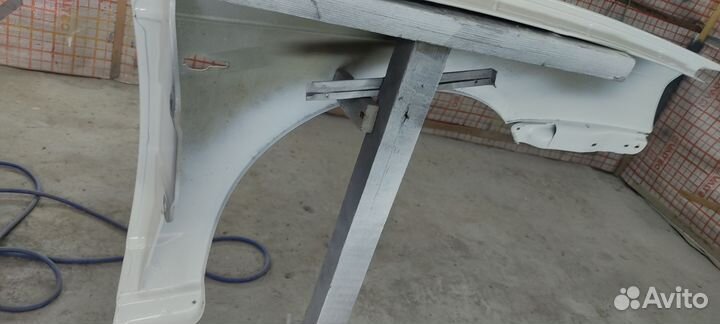 Крыло на priora передние левое