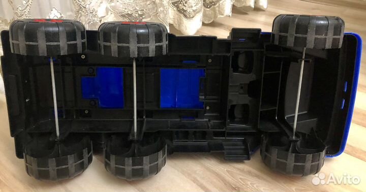 Детская машинка-каталка