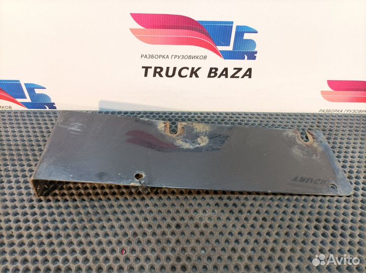 1697313 Кронштейн габарита левого Daf XF105