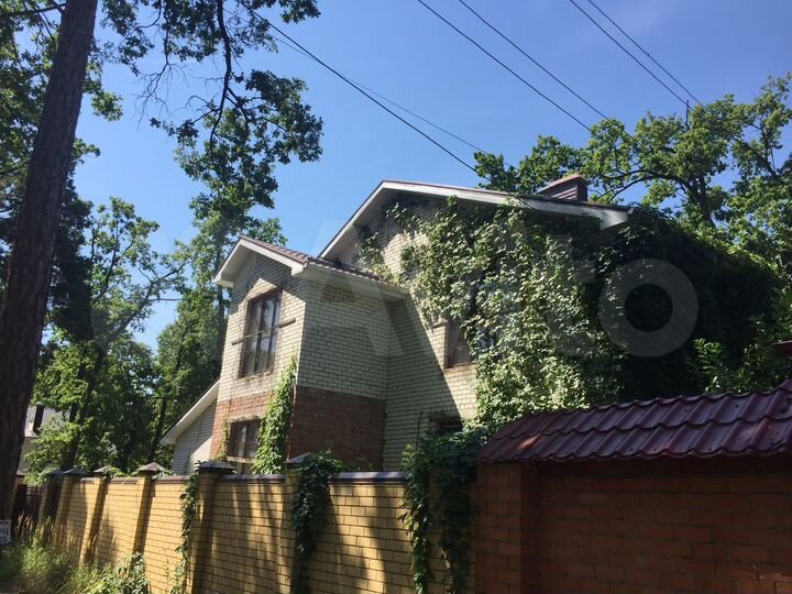 Коттедж 310 м² на участке 10,5 сот.