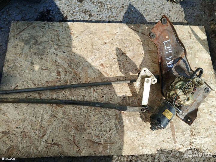 Трапеция дворников на nissan urvan E24