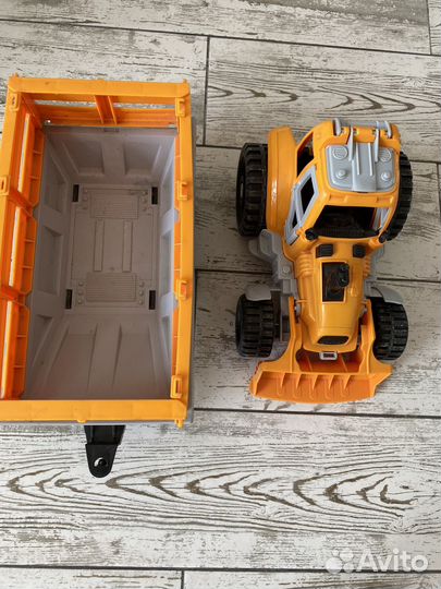 Детский трактор с прицепом