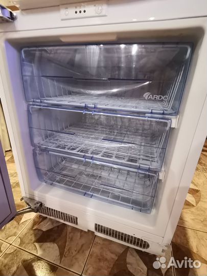 Встраиваемая морозильная камера