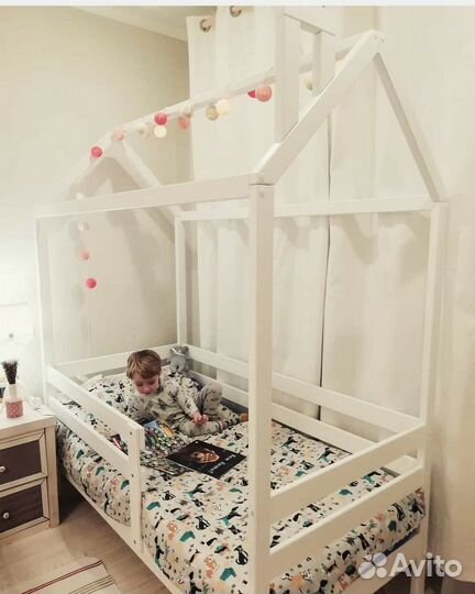 Детская кровать домик из березы