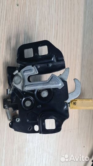 Замок капота ford mustang