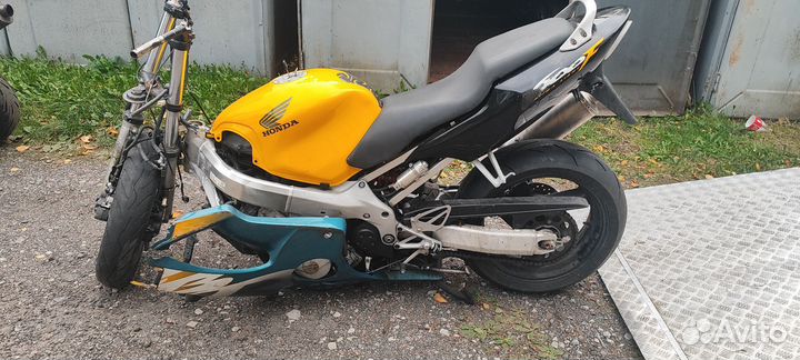 Honda CBR 600 F4 1999 по запчастям