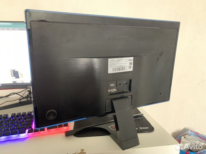 Монитор Samsung LS22E390H full hd