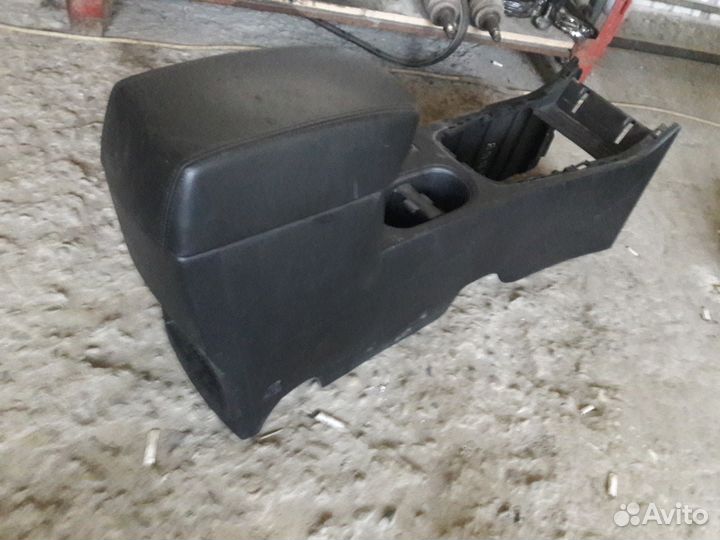 Actyon new - подлокотник