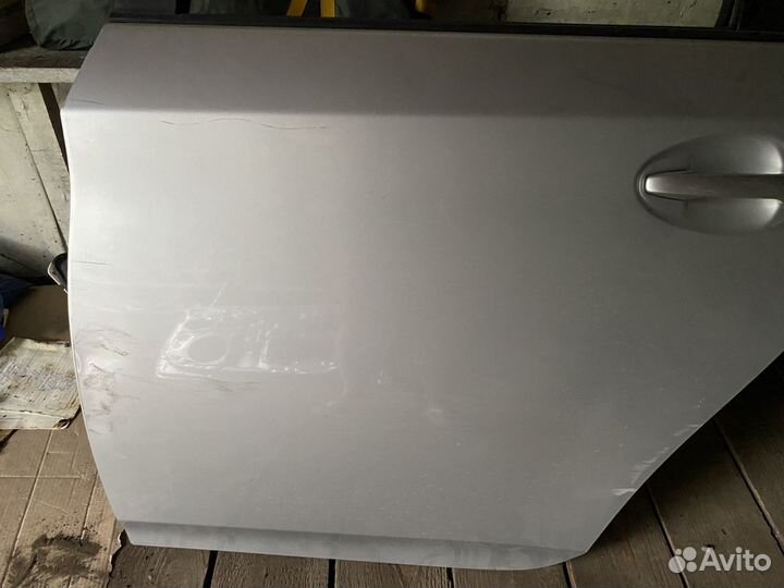 Дверь левая задеяя prius