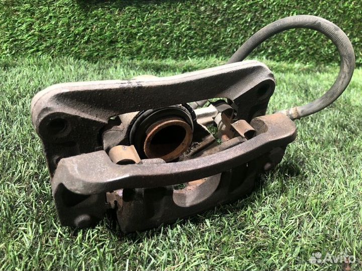 Суппорт задний левый Kia Carnival VQ D4HB 2011