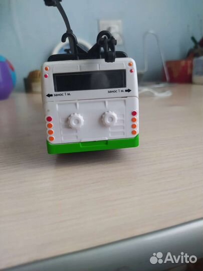 Моделька троллейбус