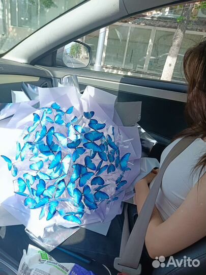 Светящийся букет из бабочек