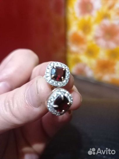 Золотые серьги