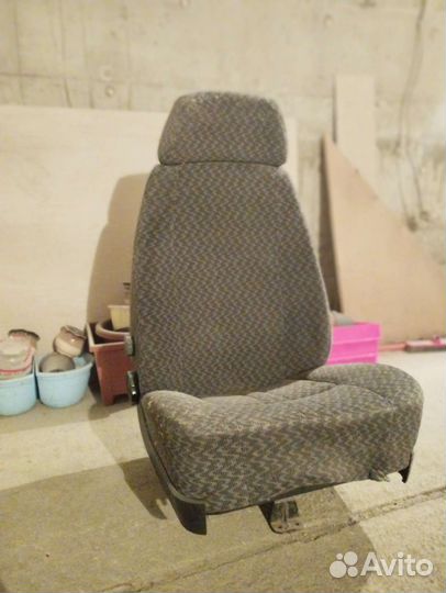 Автомобильное сиденье