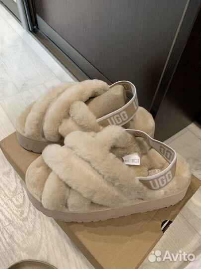 Сандалии меховые UGG новые