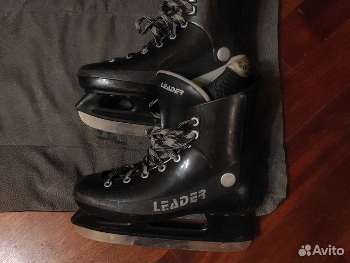 Коньки хоккейные