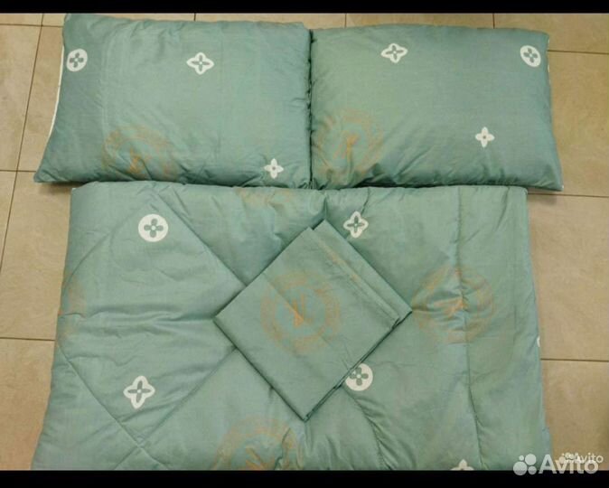 Белье постельное с одеялами и подушками