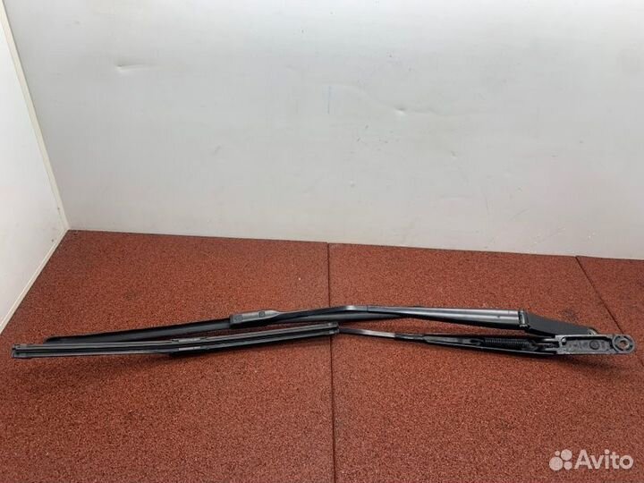 Поводок стеклоочистителя передний Skoda Octavia A7