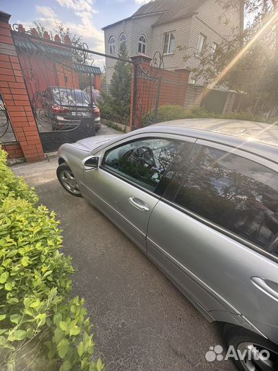 Mercedes-Benz C-класс 1.8 AT, 2003, 300 000 км