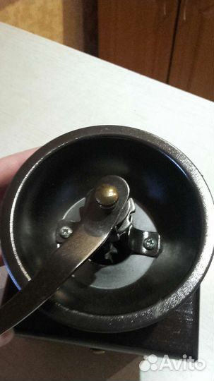 Кофемолка жерновая ручная