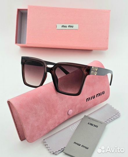 Солнцезащитные очки Miu Miu