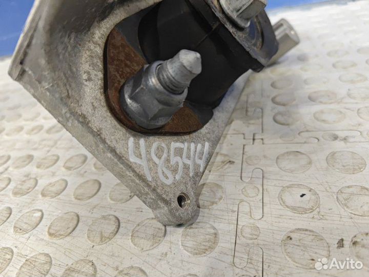 Опора двигателя левая Renault Duster