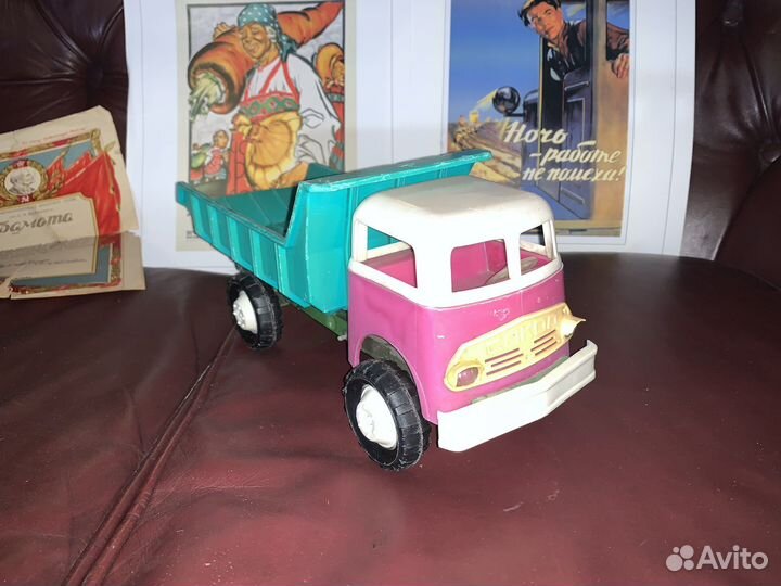 Грузовики игрушки ЗИЛ жесть и сокол СССР