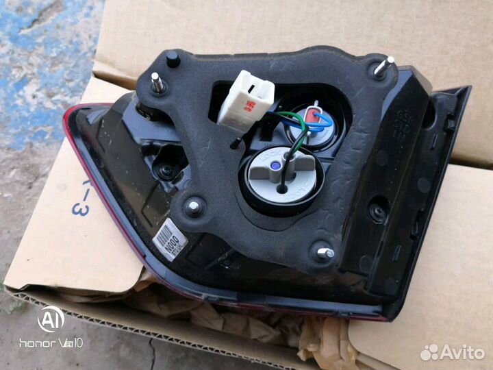 Продам заднюю левую оригинальную фару на Хёндай Кр