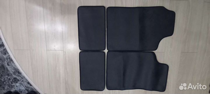 Автомобильные коврики универсальные