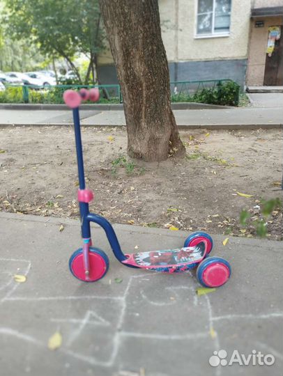 Самокат трехколесный
