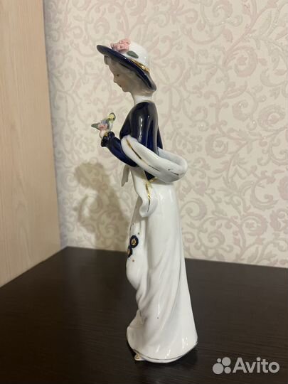 Статуэтка фарфор