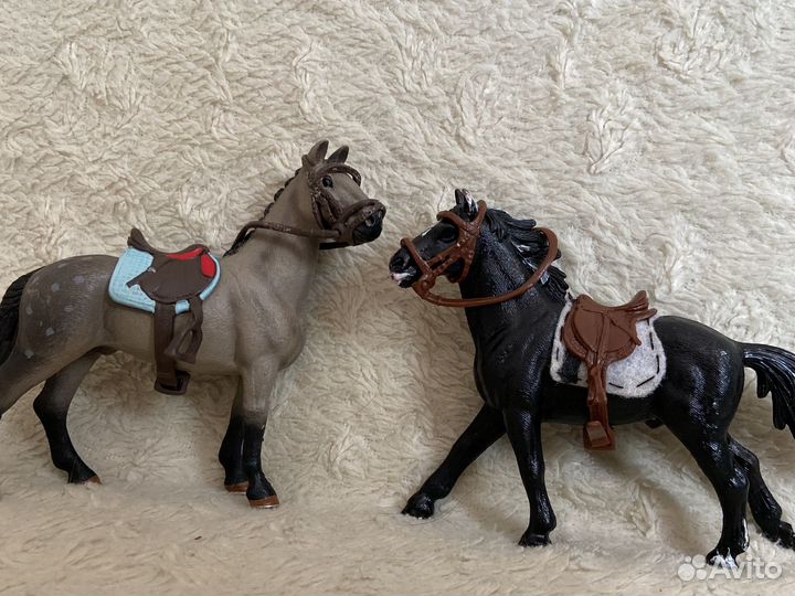 Фигурки лошадей schleich,всадник,амуниция,lps