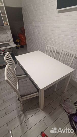 Кухонный стол и стулья комплект