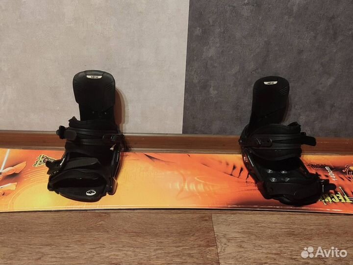 Сноуборд Black Fire с креплением Bone