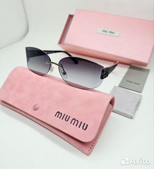 Солнцезащитные очки Miu Miu