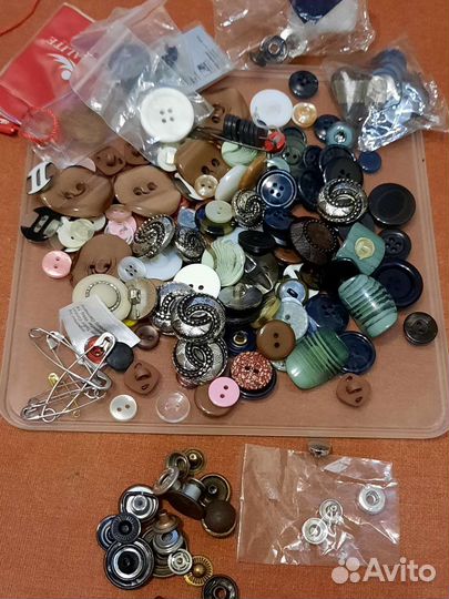 Набор ниток для вязания и набор для шитья