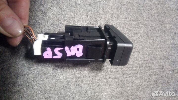 Кнопка включения аварийной остановки Mazda Axela