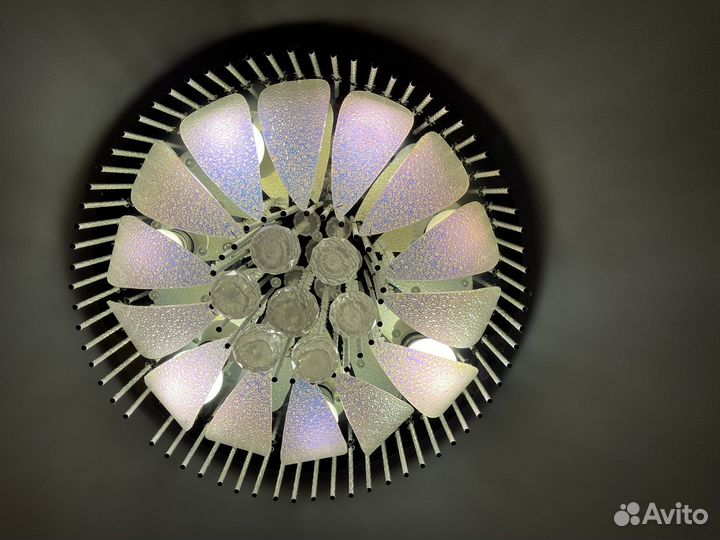 Продам люстру