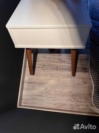 Тумбочка прикроватная