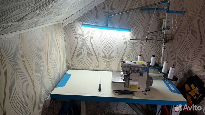 Швейная машинка оверлок